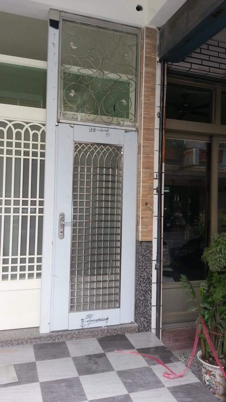高雄小港區玄關門