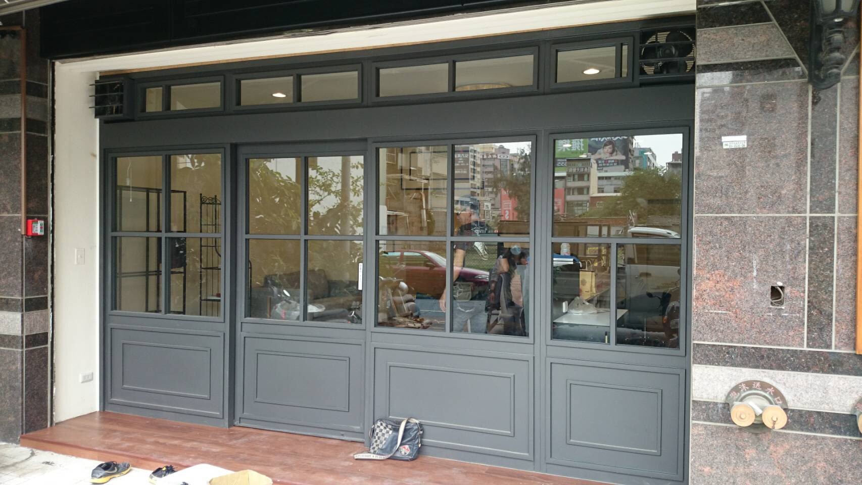 高雄新興區自動推拉門